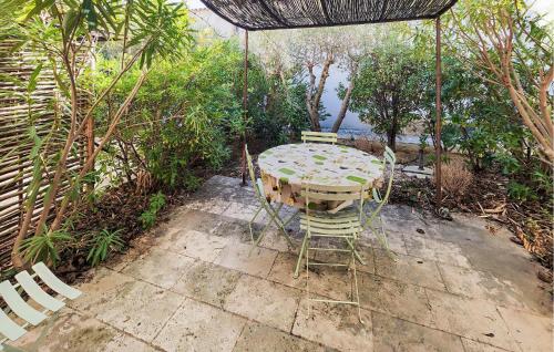 Κήπος έξω από το Nice Home In Saint-Laurent-De-La-Cabrerisse