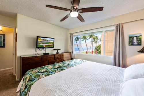 Cama o camas de una habitación en Kihei Kai Oceanfront Condos