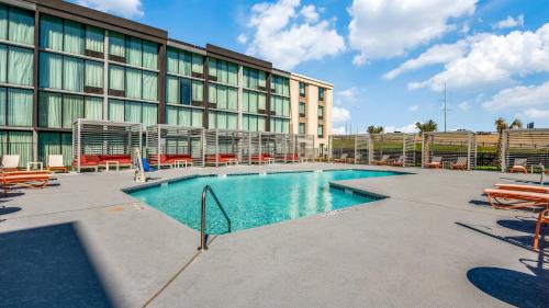 a swimming pool in front of a building at Holiday Inn Dallas Market Ctr Love Field by IHG in Dallas