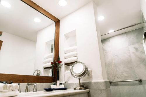 a bathroom with a mirror and a sink at Quinta Real Oaxaca in Oaxaca City