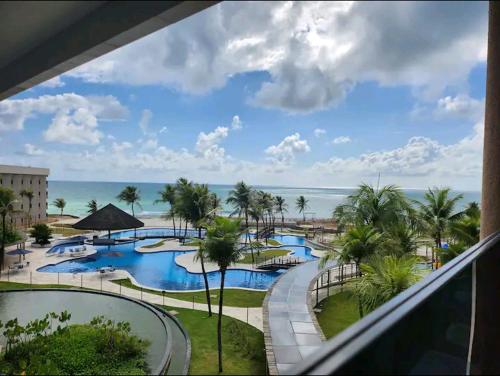 a view of a resort with a pool and the ocean at Hisort Piramide Natal in Natal