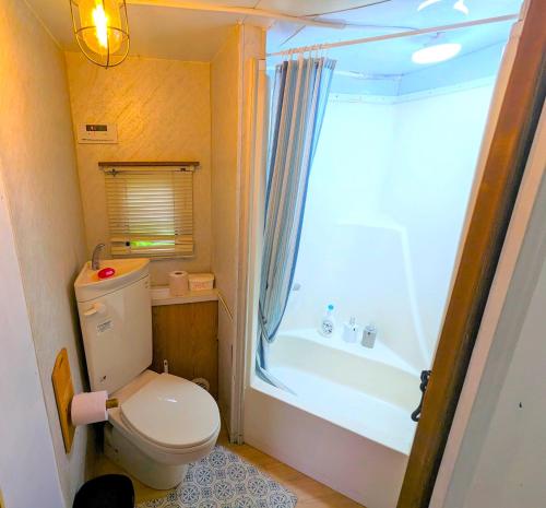 Bilik mandi di BULLsキャンプ 富士の麓 自然に囲まれたペットと泊まれるゲストハウス Guesthouse with pets at the foot of World Heritage Mt Fuji