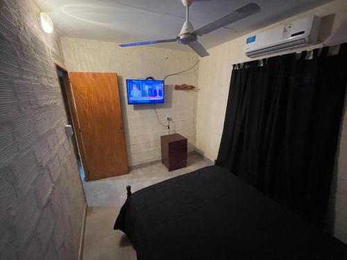 TV a/nebo společenská místnost v ubytování Cabaña Termas de Río Hondo