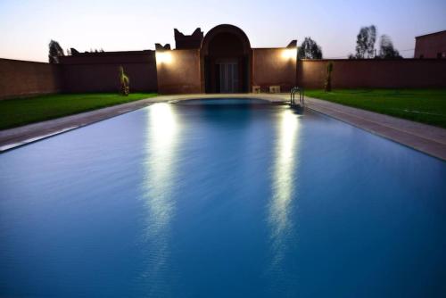 La alberca dentro o cerca de Luxury 4 Suite Villa with Pool & 2 Large Lounges
