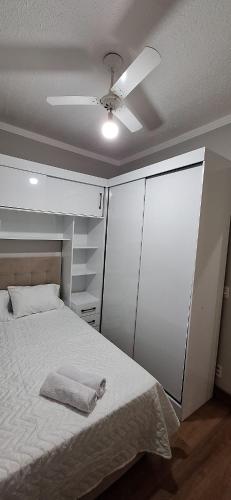 Een bed of bedden in een kamer bij Apartamento limeira