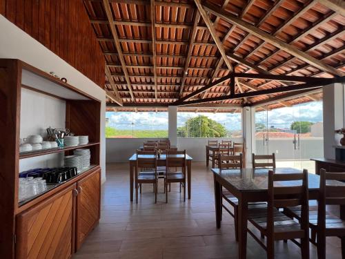 a kitchen and dining room with a table and chairs at Pousada da Barra Prado Bahia in Prado