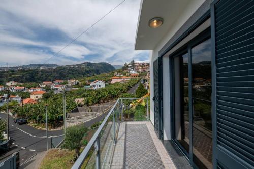Luxury Haven: Heated Pool, AC & Sun