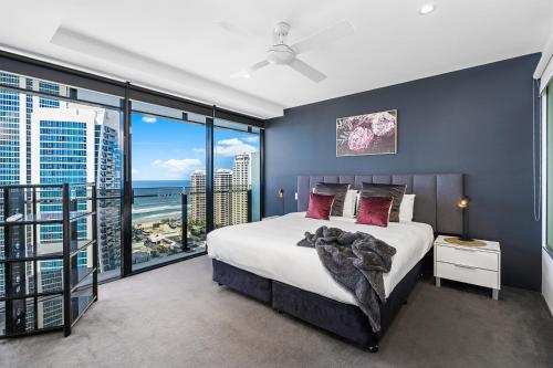 een slaapkamer met een groot bed en een groot raam bij Converted Two Bedroom Apartments at Circle on Cavill - Self Contained, Privately Managed in Gold Coast