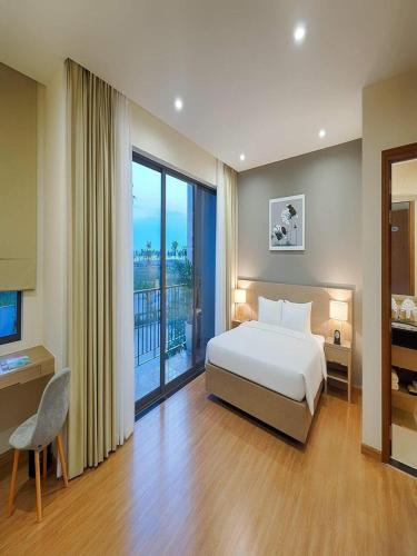 En eller flere senge i et værelse på Chuỗi Villa lotus 5 Ngủ Gần biển