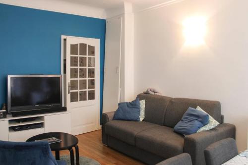 Spacious family nest facing Square des Épinette