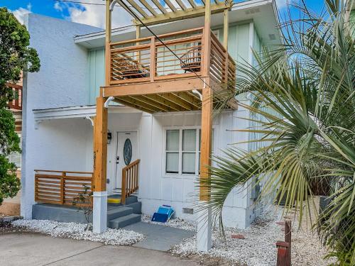 OceanView Oasis - Relax with Hot Tub, Breakfast, Fire Pit & Putting Green! photo 15