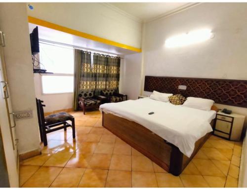 Кровать или кровати в номере Hotel Amulya Shree, Bhopal