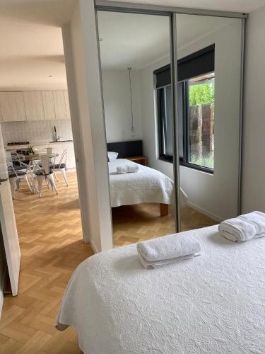 Katil atau katil-katil dalam bilik di McCrae Beach Front Villa Unit 1