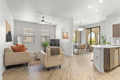 a living room with a kitchen and a dining room at CozySuites Glendale by the stadium with pool 16 in Glendale