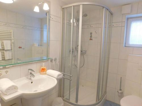 a bathroom with a shower and a sink at Rüm Hart I - Apartment 9A in Hörnum