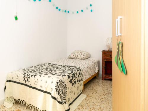 Ένα ή περισσότερα κρεβάτια σε δωμάτιο στο Holiday Home in Cadiz by the Sea
