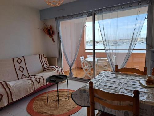 La Brigantine 592, Superbe vue pour ce T2 avec piscine.