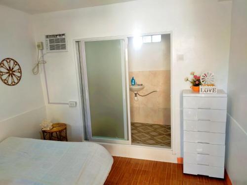 a bedroom with a shower and a sink in it at Don Leo's BnB in Esperanza