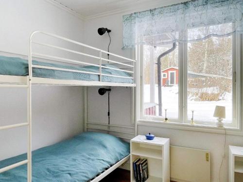 Holiday home Skutskär emeletes ágyai egy szobában