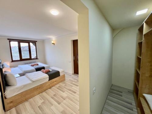 The Hill Guesthouseにあるベッド