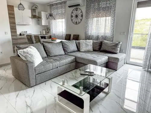 Brand New 2 Bed, 1 Bath Condo
