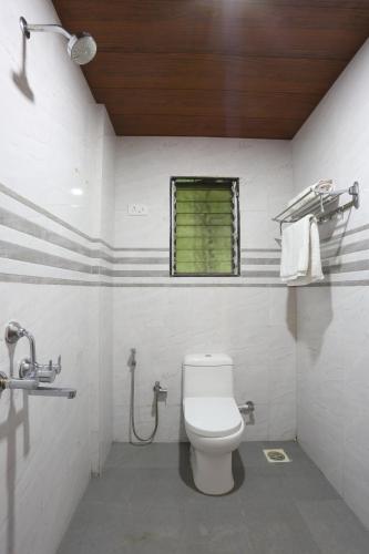 Bilik mandi di Hotel Durva Palace