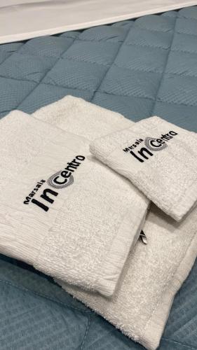 two towels sitting on top of a bed at Marsala In centro in Marsala