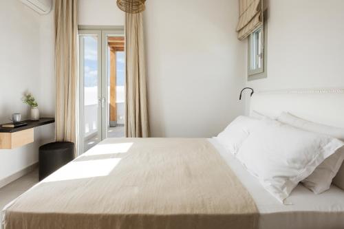 Postel nebo postele na pokoji v ubytování P square Luxury villas Naxos