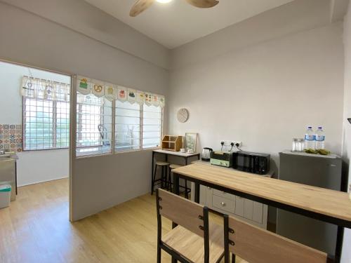 Η κουζίνα ή μικρή κουζίνα στο Lemon Olive Stylish Townhouse
