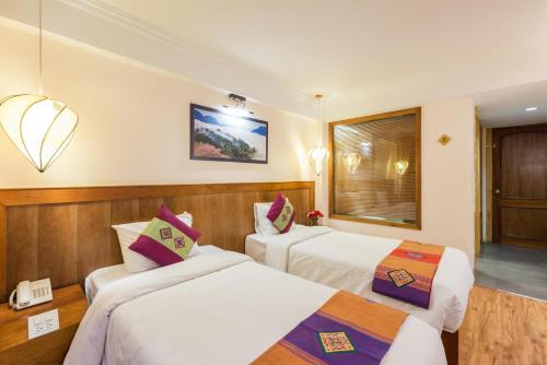Postel nebo postele na pokoji v ubytování Sapa Panorama Hotel