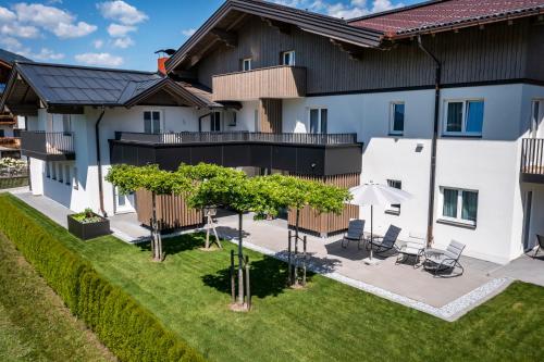 an aerial view of a house with a yard at Aparthotel Jägerheim in Flachau