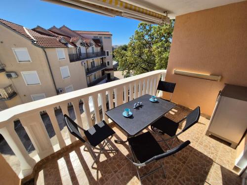 Apartment Blue Maris