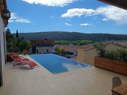 Bazén v ubytování Studio dans le Minervois nebo v jeho okolí