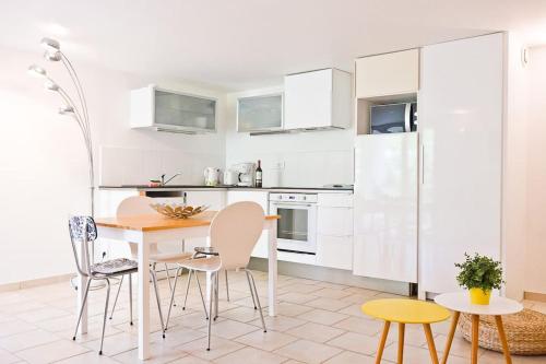 Le Pin parasol - Charmant 2 pièces avec piscine 4 personnes + bébé