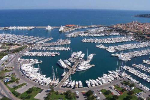an aerial view of a harbor filled with boats at LE PETIT BATEAU - NEW cosy/charming studio/mezzanine for 3 - AC/WIFI in Antibes