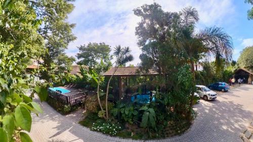 Garden sa labas ng Hotel Natur Campeche