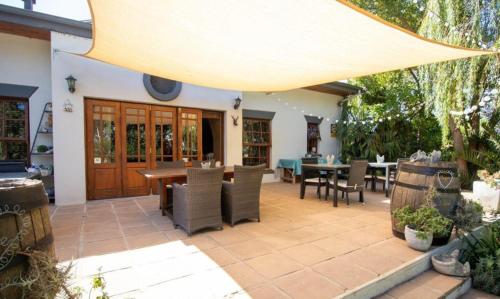 B&B Sauvignon Country Lodgeにあるレストランまたは飲食店