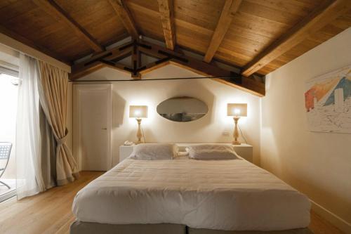 a bedroom with a large bed and two lamps at Hotel & Residenza 100 Torri in Ascoli Piceno