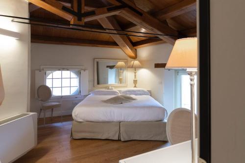 a bedroom with a large bed in a room at Hotel & Residenza 100 Torri in Ascoli Piceno