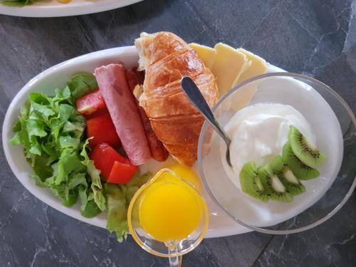 B&Bの敷地内または近くでの食事または食べ物