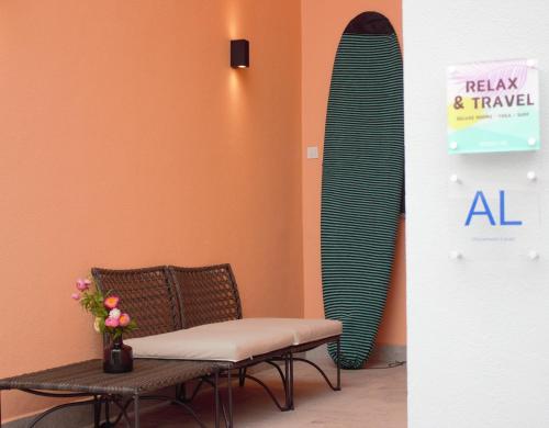 a room with a bench and a skateboard on the wall at Relax & Travel in Almada