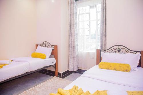 Ένα ή περισσότερα κρεβάτια σε δωμάτιο στο The Furnished Homes KE, Lake View & GYM
