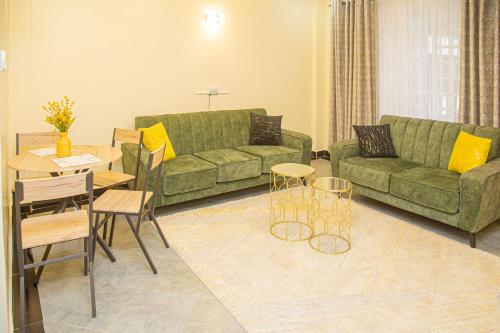 Χώρος καθιστικού στο The Furnished Homes KE, Lake View & GYM
