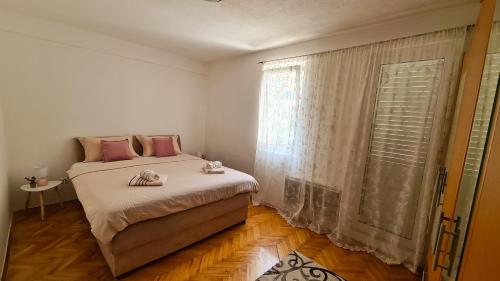 Vuode tai vuoteita majoituspaikassa Boka apartment