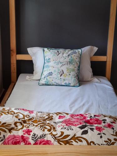 Cama o camas de una habitación en Be Happy HomeStay