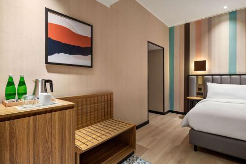 Postel nebo postele na pokoji v ubytování Ramada Encore by Wyndham Tashkent