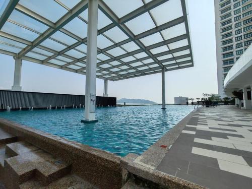 Kolam renang di atau dekat dengan Southbay Seaview Condo A16 #10minQueensbay #15minSPICE