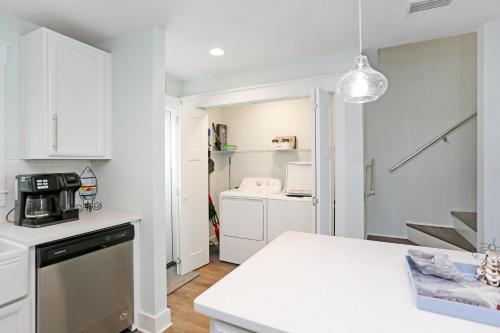 Mimi's Place by Pristine Properties Vacation Rentalsにあるキッチンまたは簡易キッチン