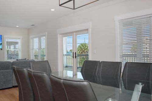 Ruang duduk di Desoto 2 by Pristine Property Vacation Rentals