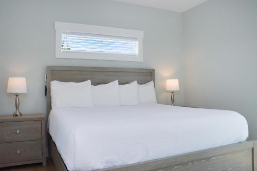 Katil atau katil-katil dalam bilik di Desoto 2 by Pristine Property Vacation Rentals